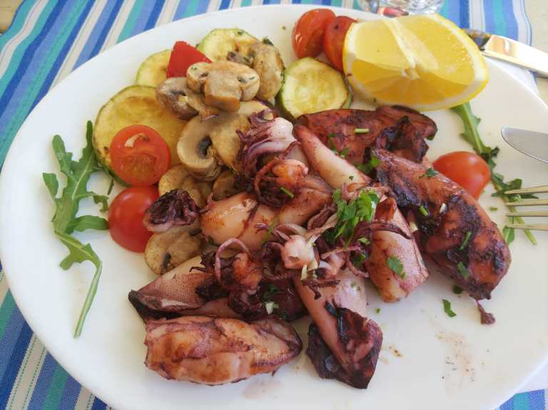 кальмары на гриле, Черногория, рестораны Котора