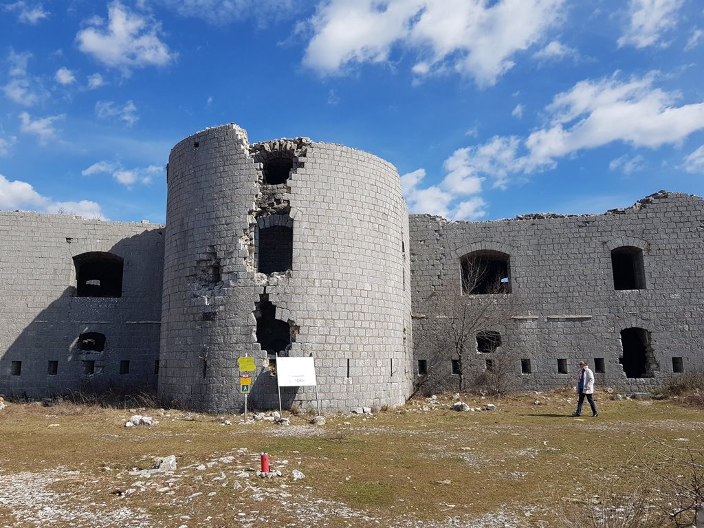 пешие маршруты в Черногории - крепость Космач
