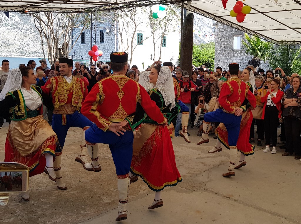 танец черногорцев