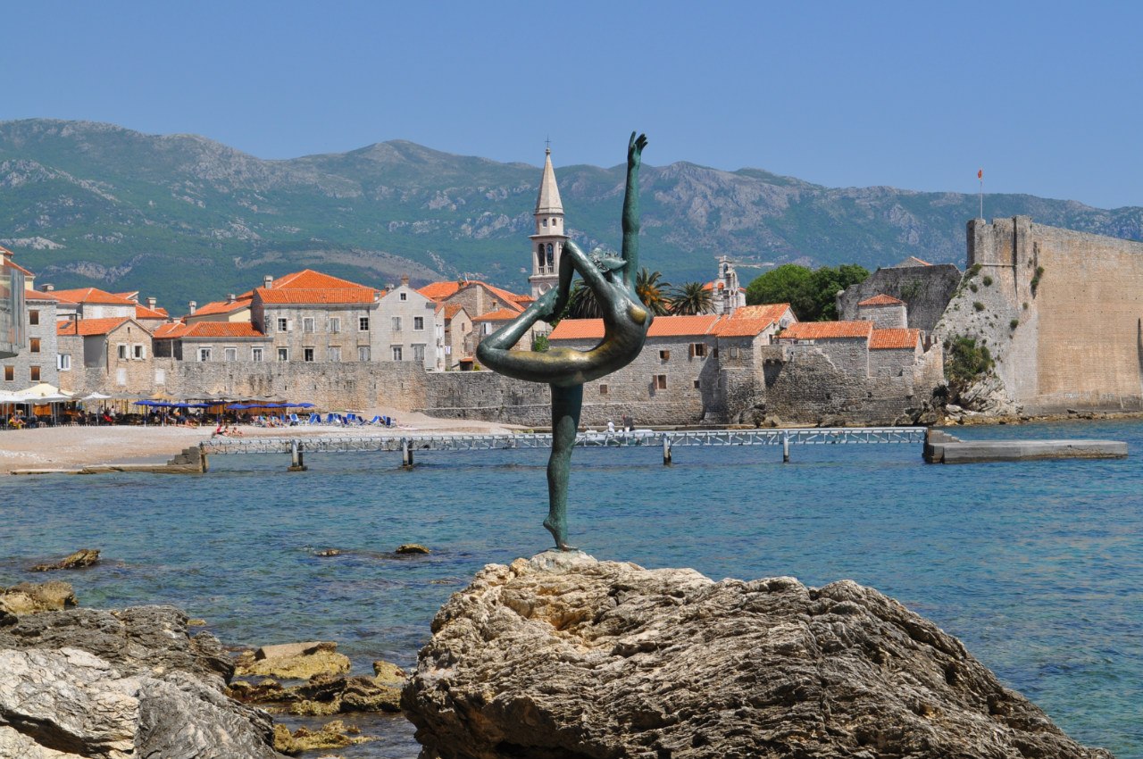 гимнастка в Будве фото, как найти