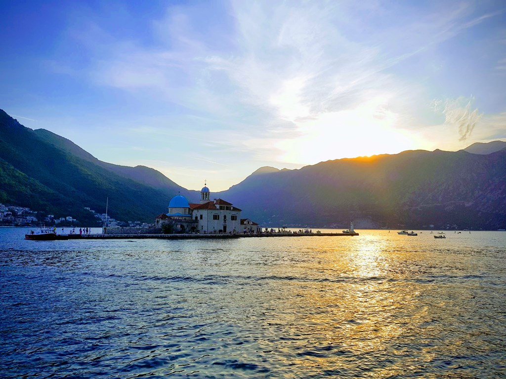 остров Богородицы на рифе