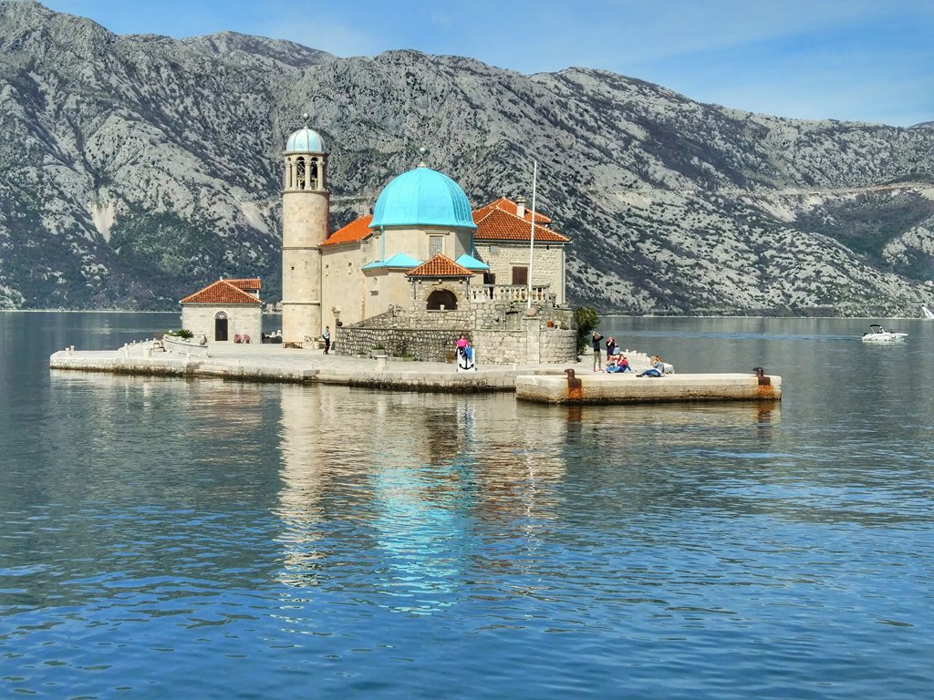 остров Богородицы на рифе