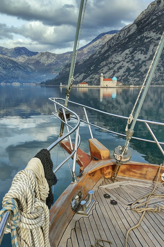 остров Богородицы на рифе