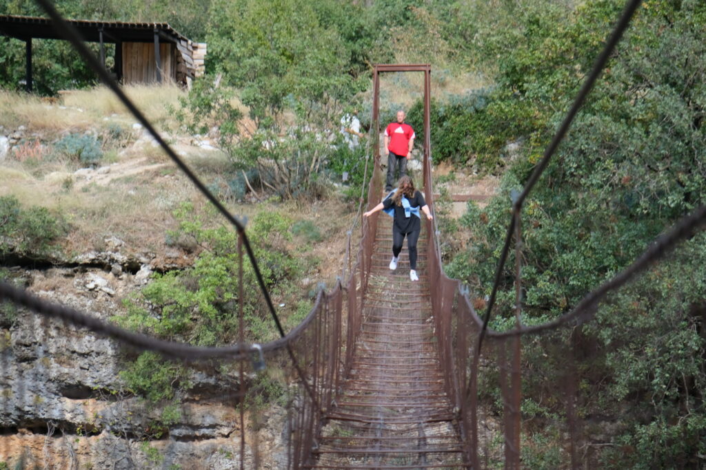 подвесной мост в каньоне морачи фото координаты
