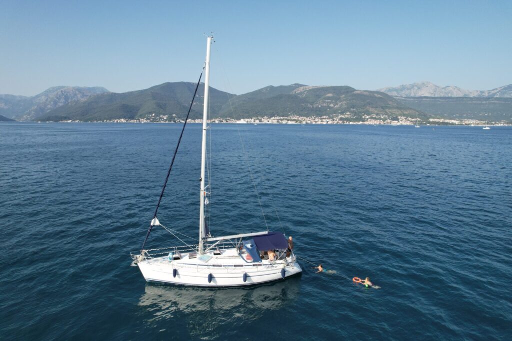 морские прогулки в черногории которская бухта яхта цена