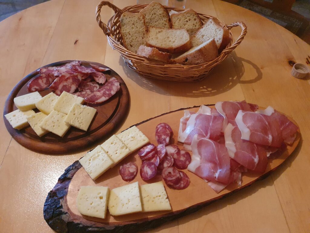 экскурсия в Негуши, Черногория, за пршутом