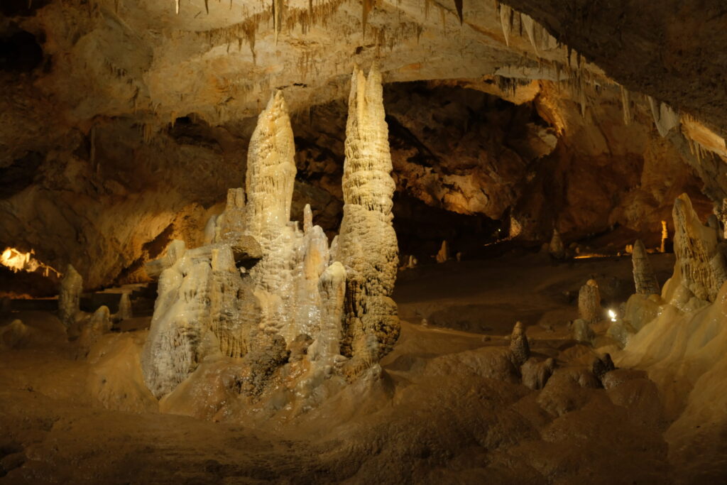 экскурсия Липская пещера поехать из Будвы