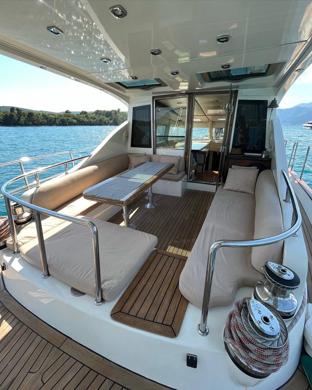 большая яхта аренда тиват черногория