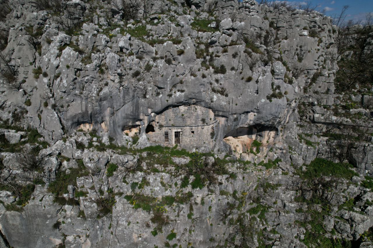 Бобия келья монаха