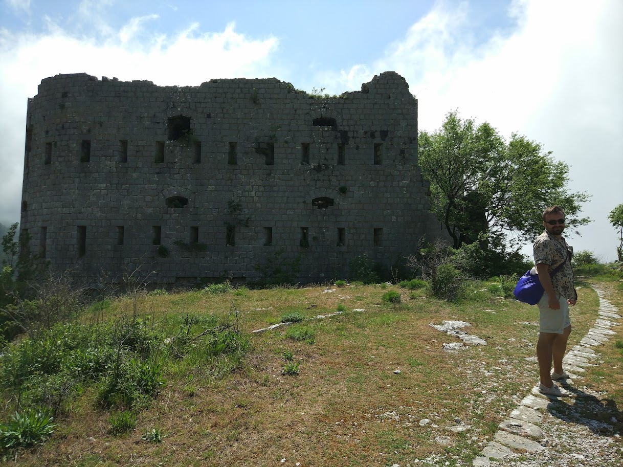 крепость Космач фото описание как добраться дорога