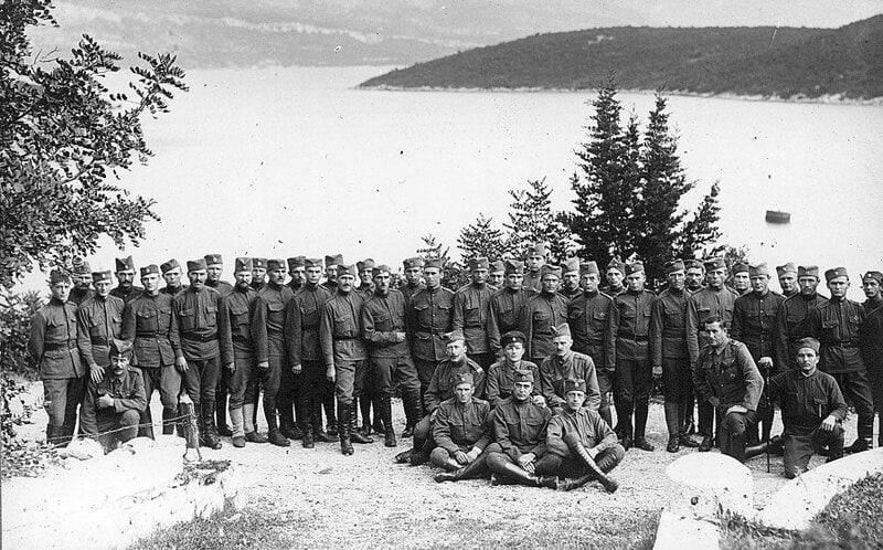 Белые офицеры в Херцег-Нови сто лет назад фото