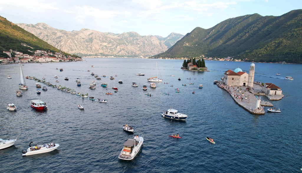 Фашинада в Перасте фото праздника с дрона, автор - sasha0404