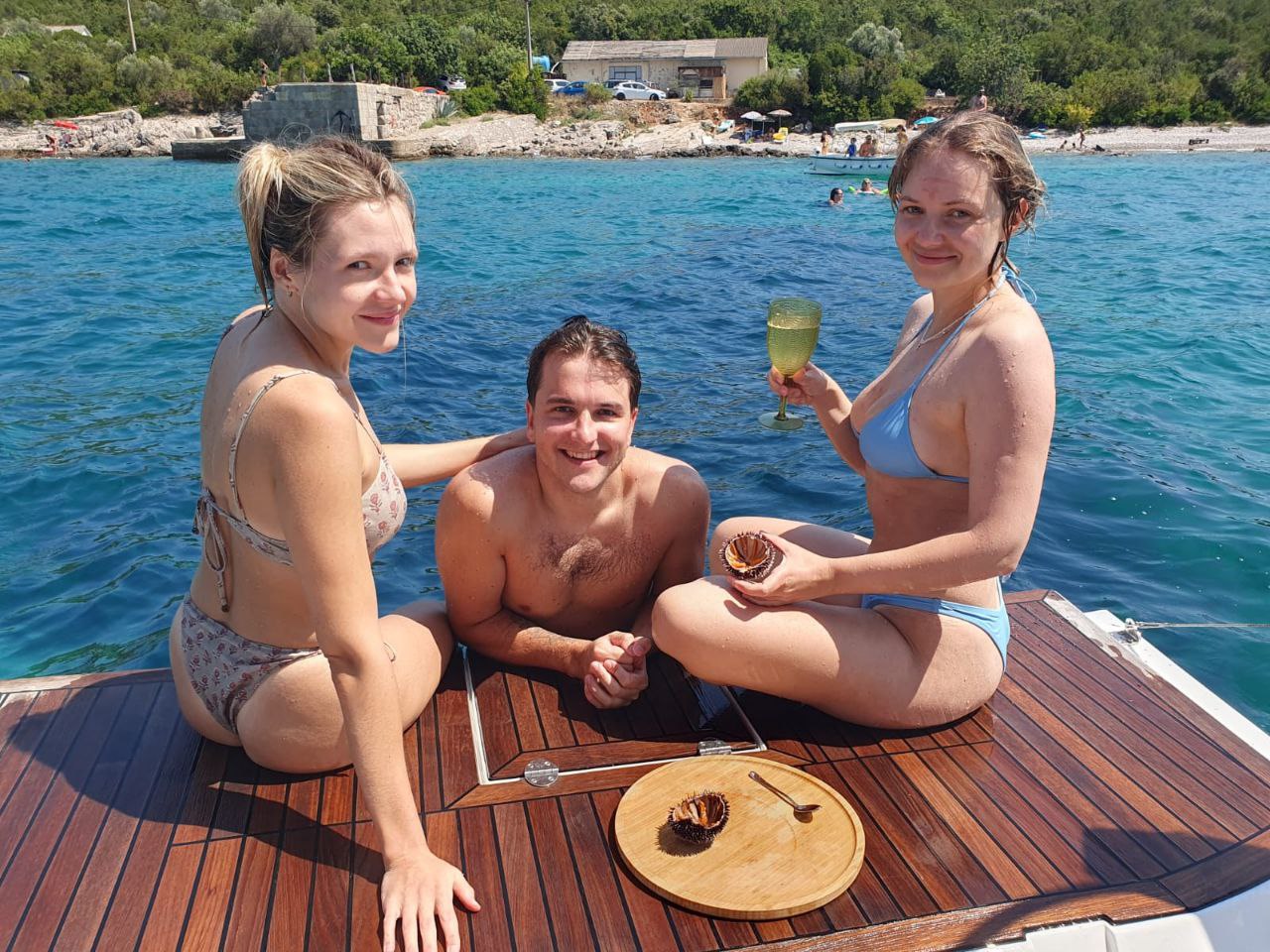 яхта в черногории снять с капитаном на день фото цены