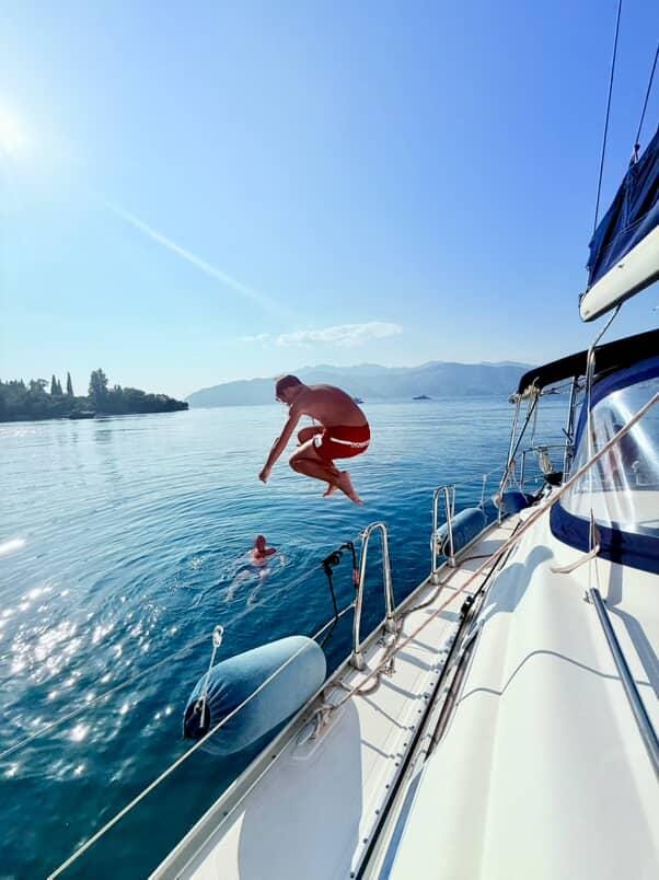 чем заняться в тивате морская прогулка фото на яхте